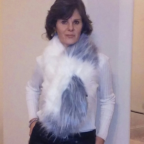 Faux Fur Boa Scarf Collar Wrap Gray White Soft Non-Itch Lining NEW - Picture 5 of 6